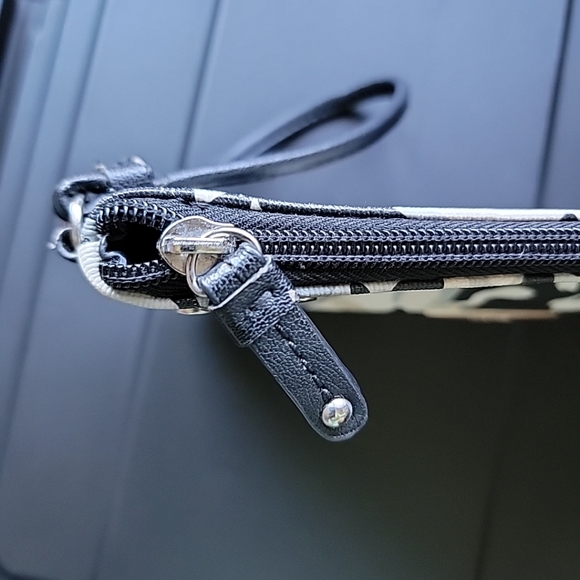 Nine West Studded Floral Design Logo Wristlet Wallet Black Blue & White - Picture 4 of 8